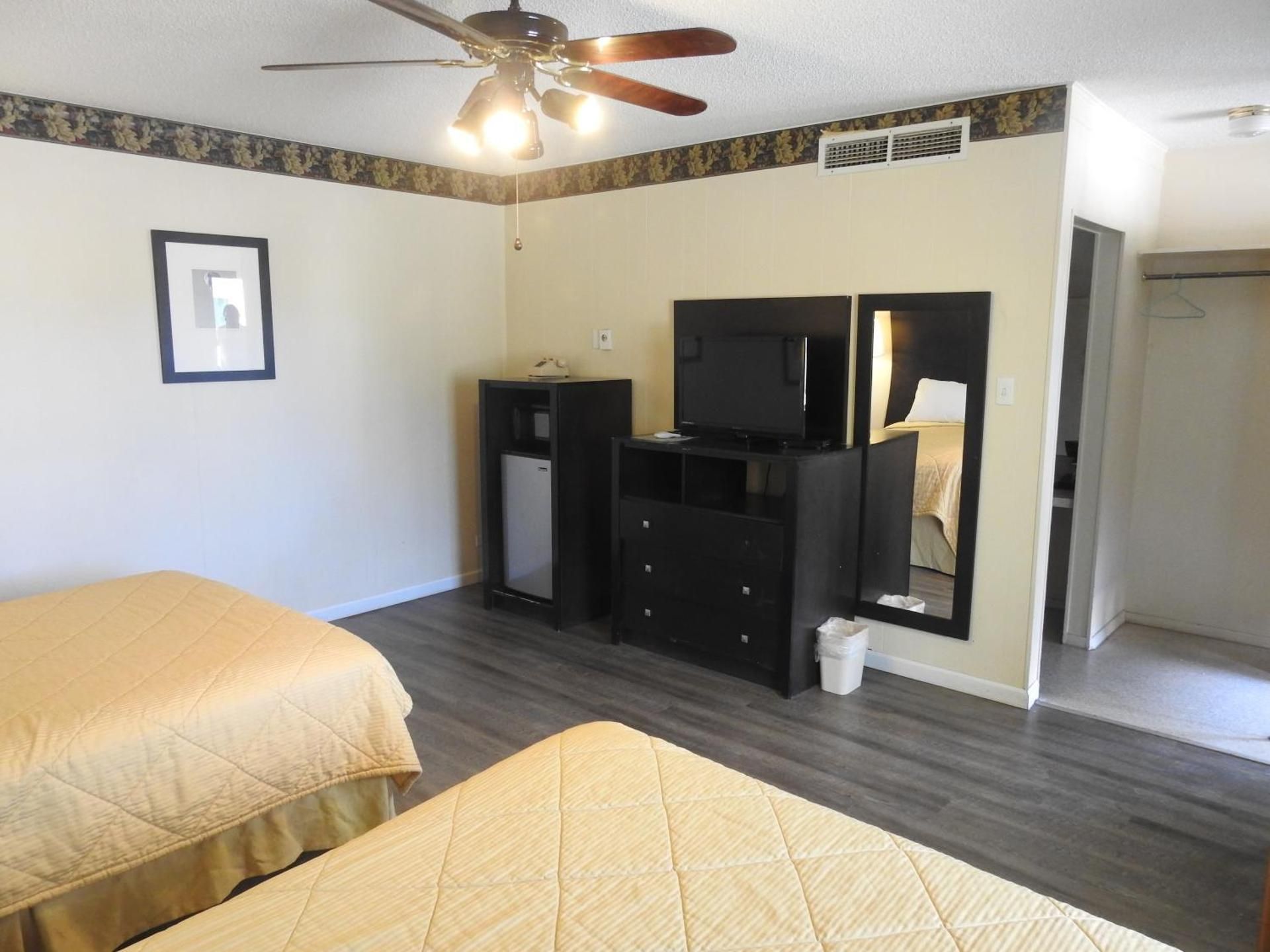 Queen Room with Two Queen Beds - Non-Smoking