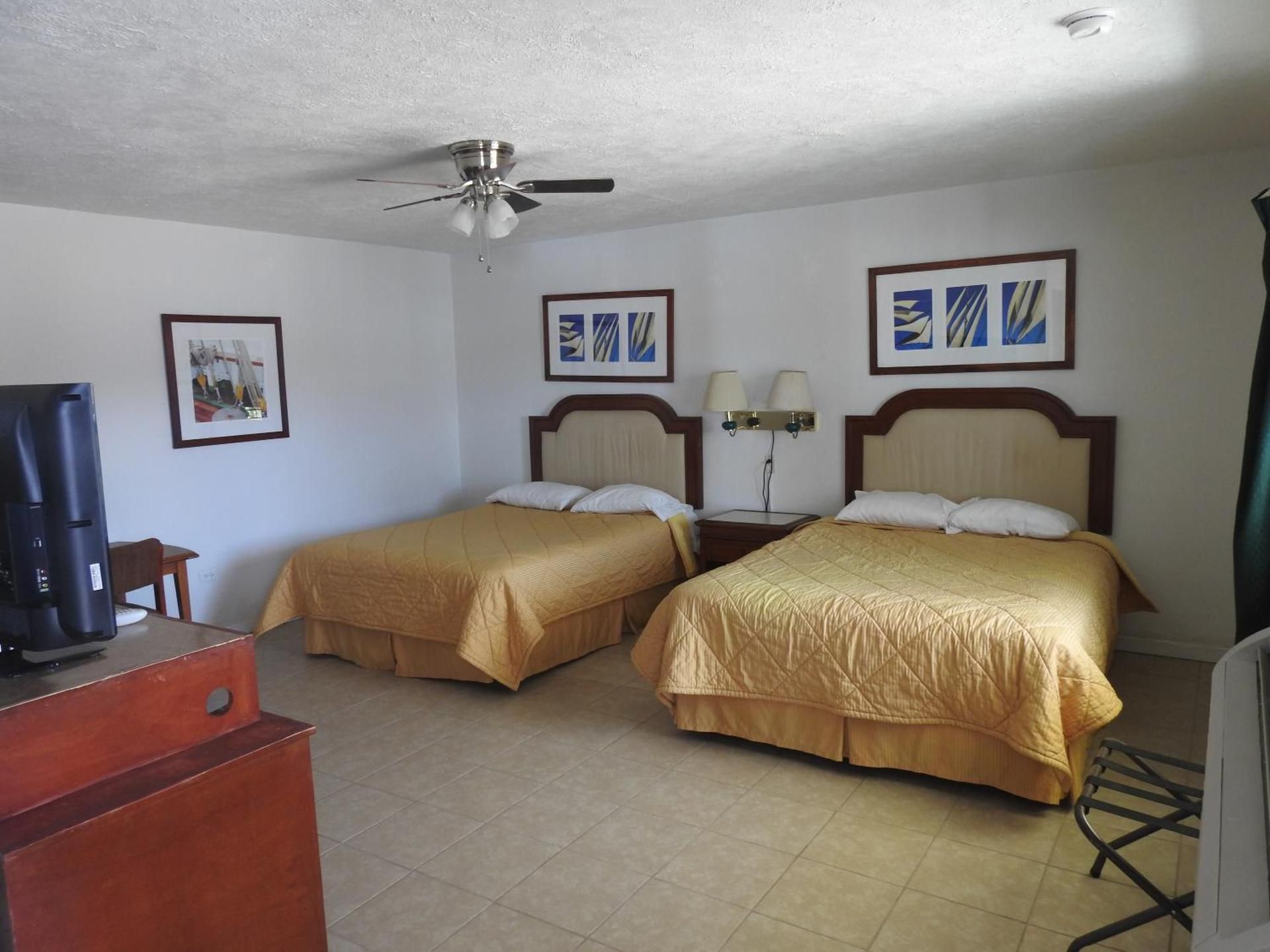 Queen Room with Two Queen Beds - Smoking