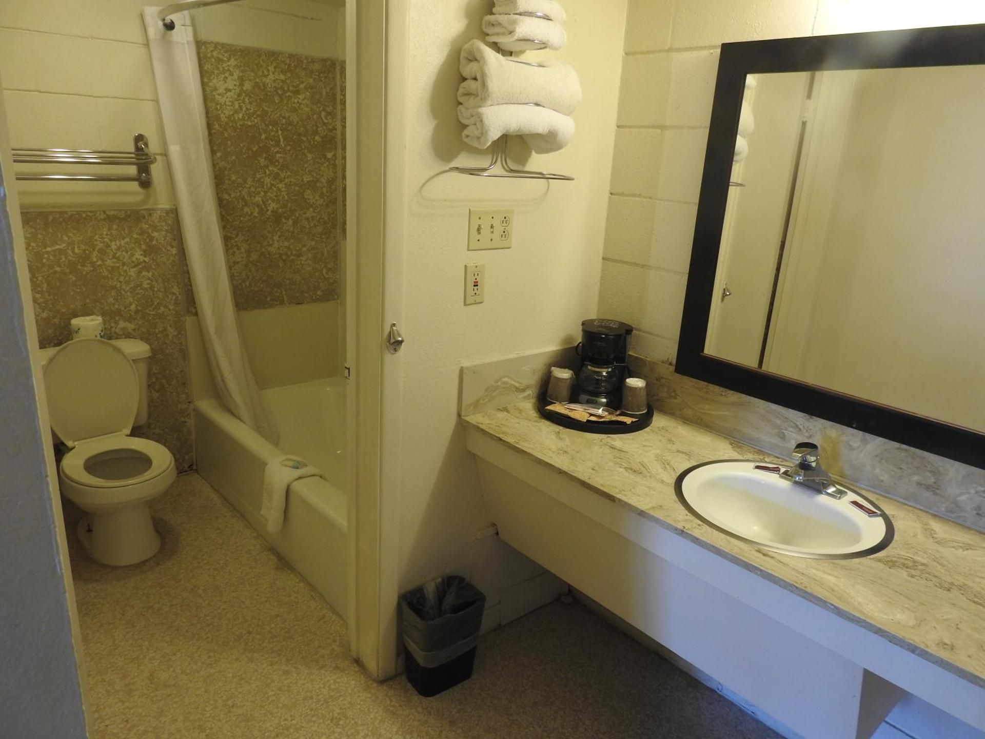 Queen Room - Non-Smoking