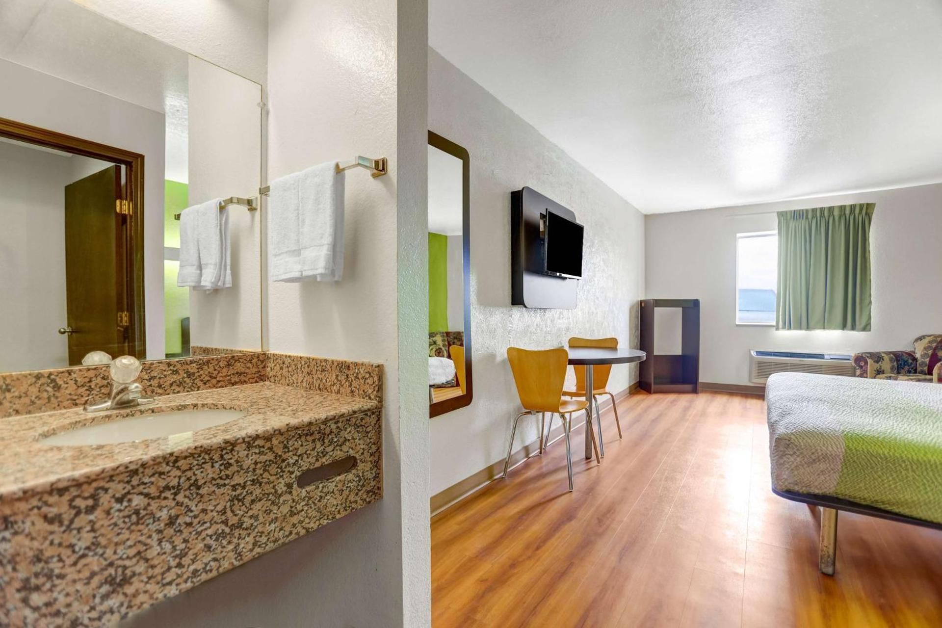 King Room - Disability Access - Non-Smoking