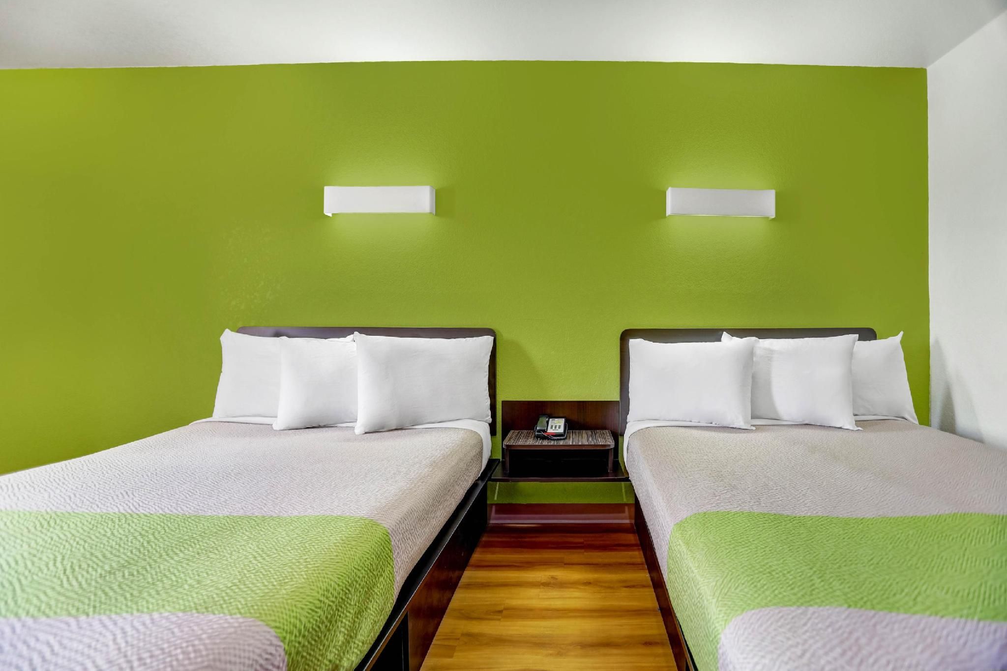 Motel 6 Moriarty, NM 2 Queen Beds No-Smoking Room 2