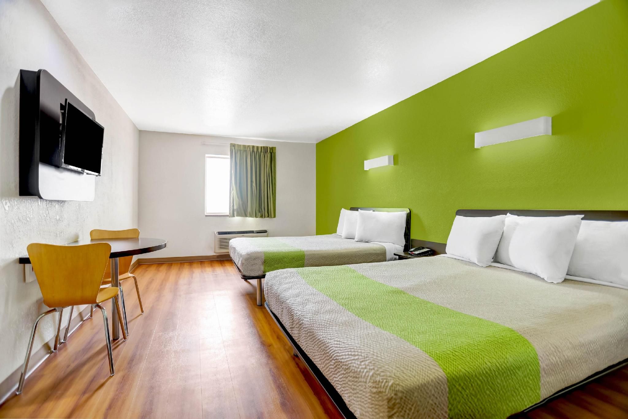 Motel 6 Moriarty, NM 2 Queen Beds No-Smoking Room