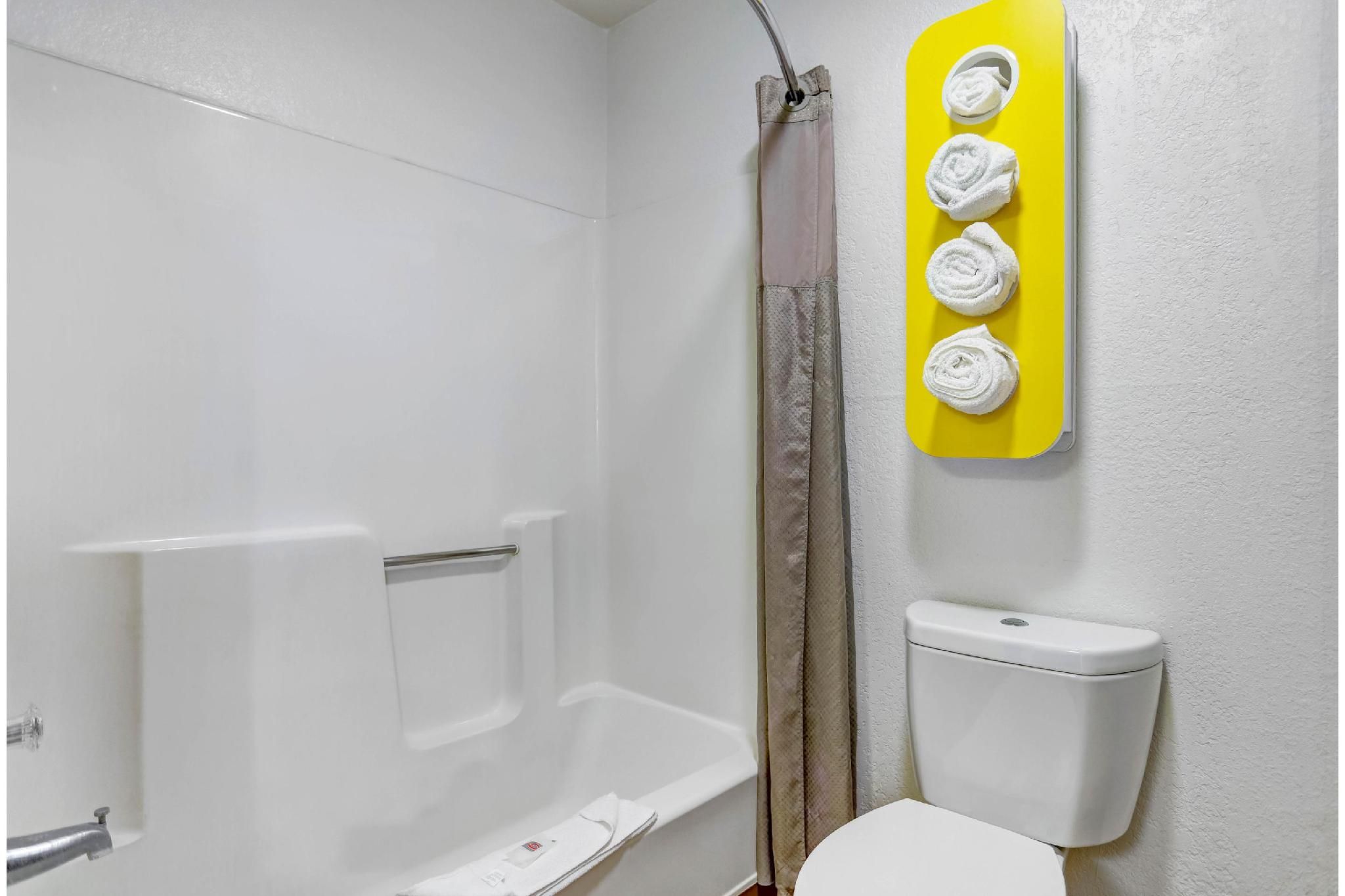 1 King Bed - Non-Smoking, Deluxe