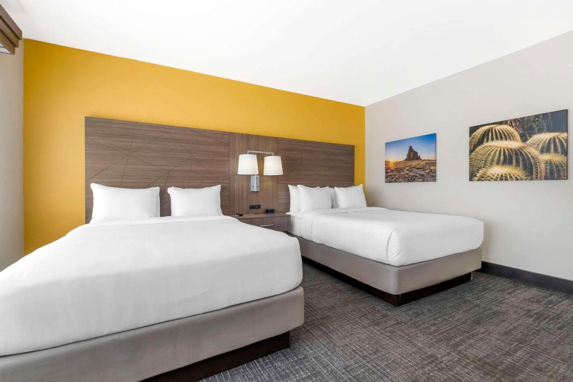 Comfort Inn Quadruple Room with Two Queen Beds and Roll-In Shower - Disability Access/Non Smoking 2