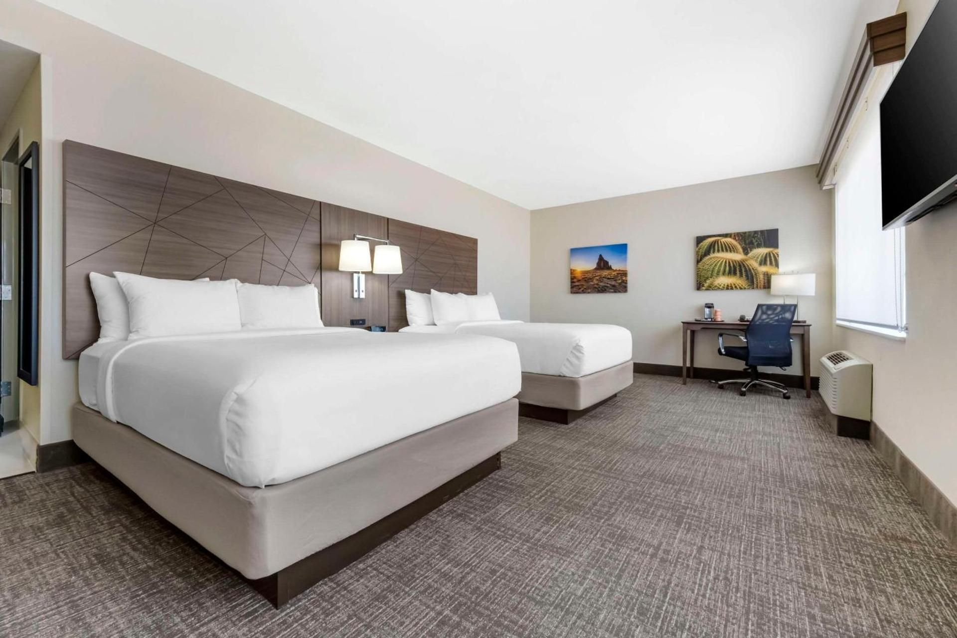Comfort Inn Quadruple Room with Two Queen Beds and Roll-In Shower - Disability Access/Non Smoking