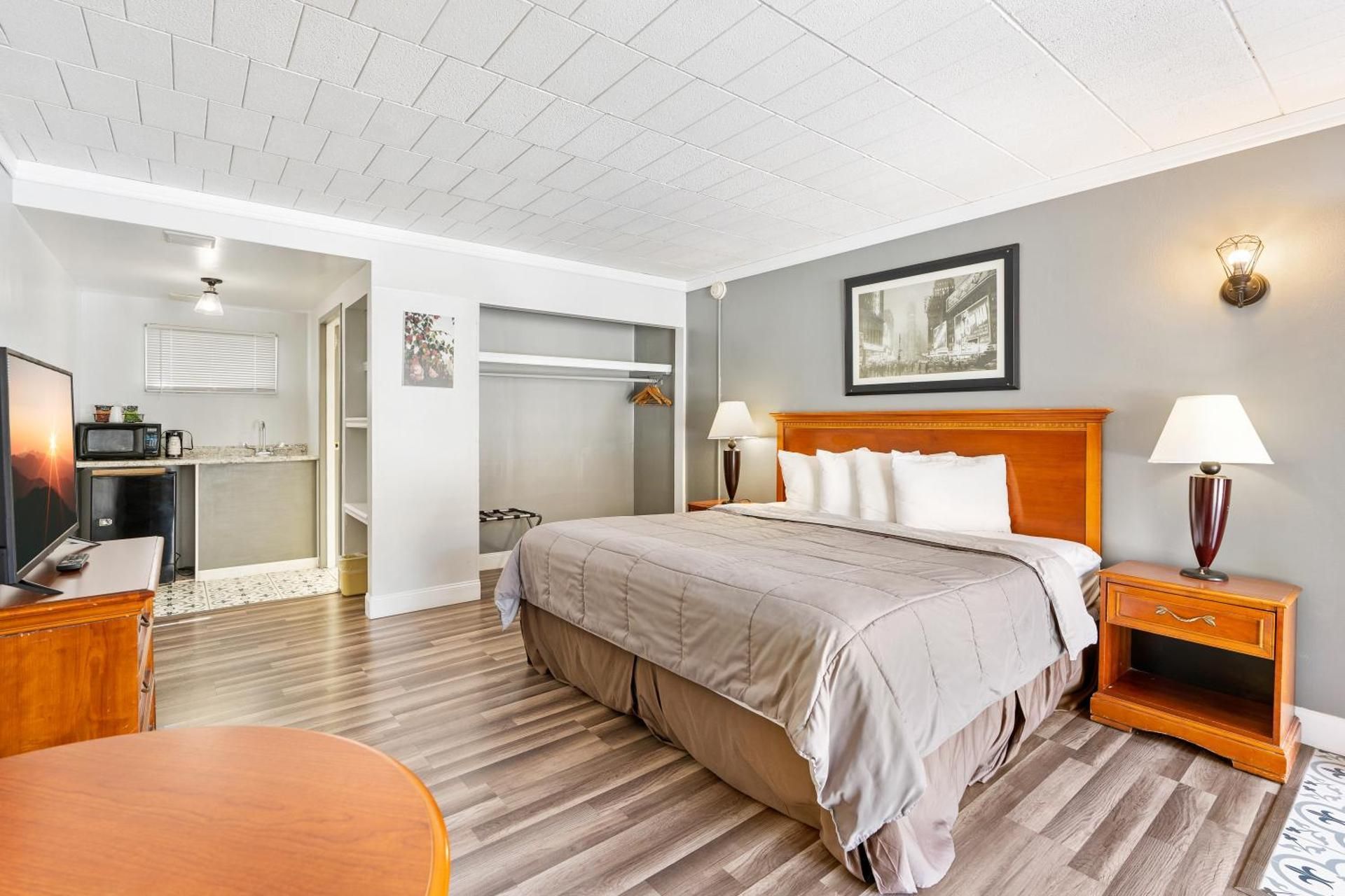 Deluxe King Room