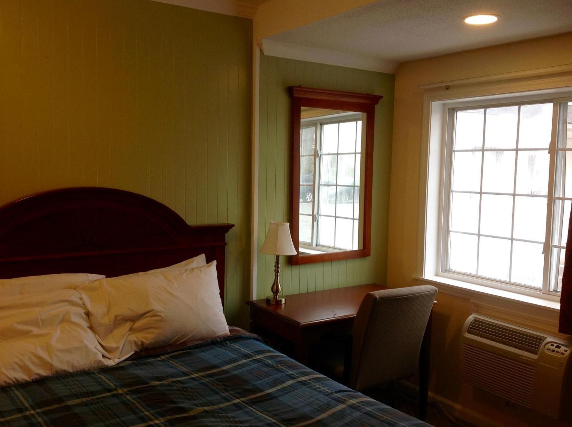 Queen Room with Spa Bath