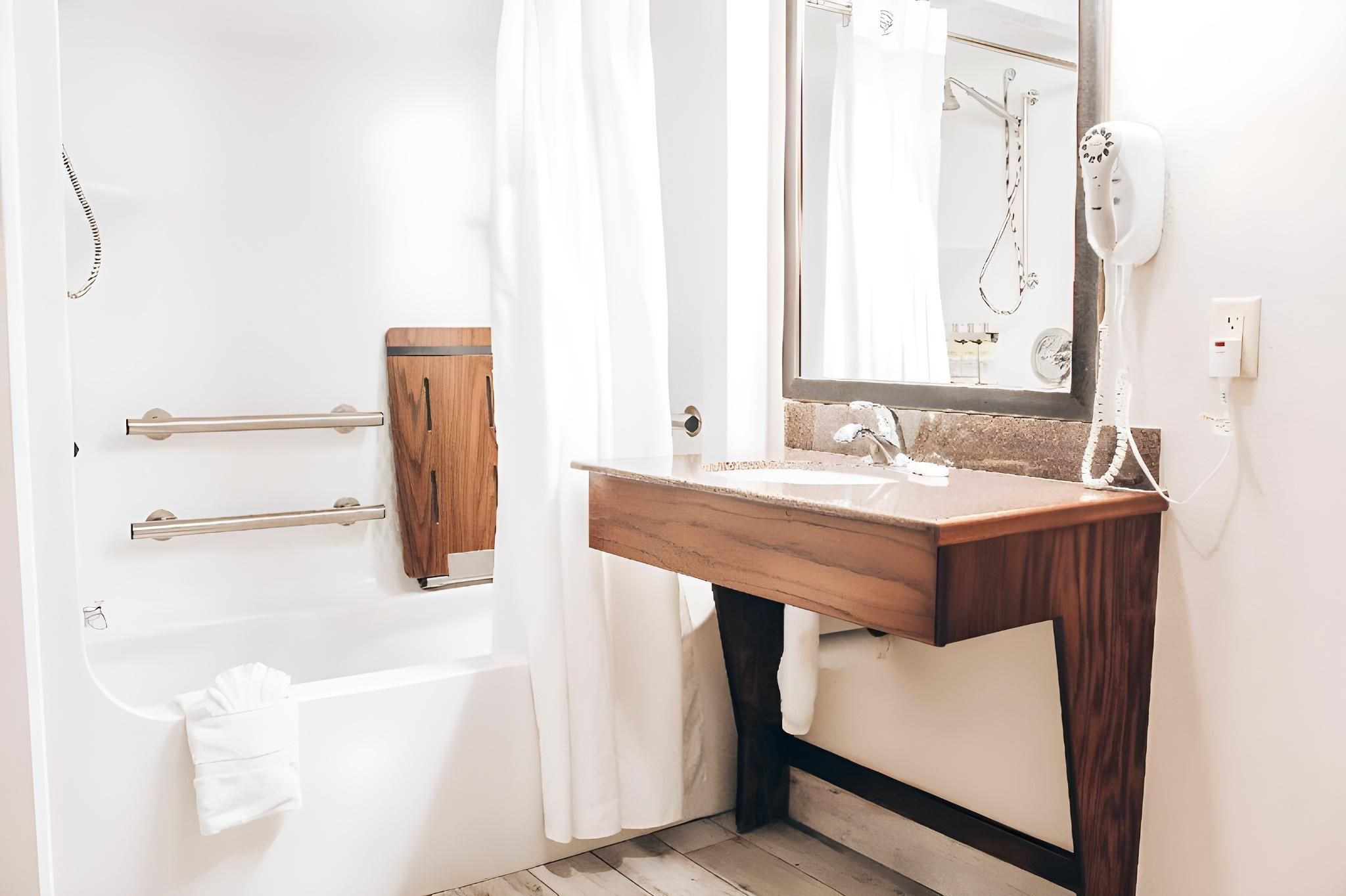 Double Room - Mobility Access with Roll-in Shower