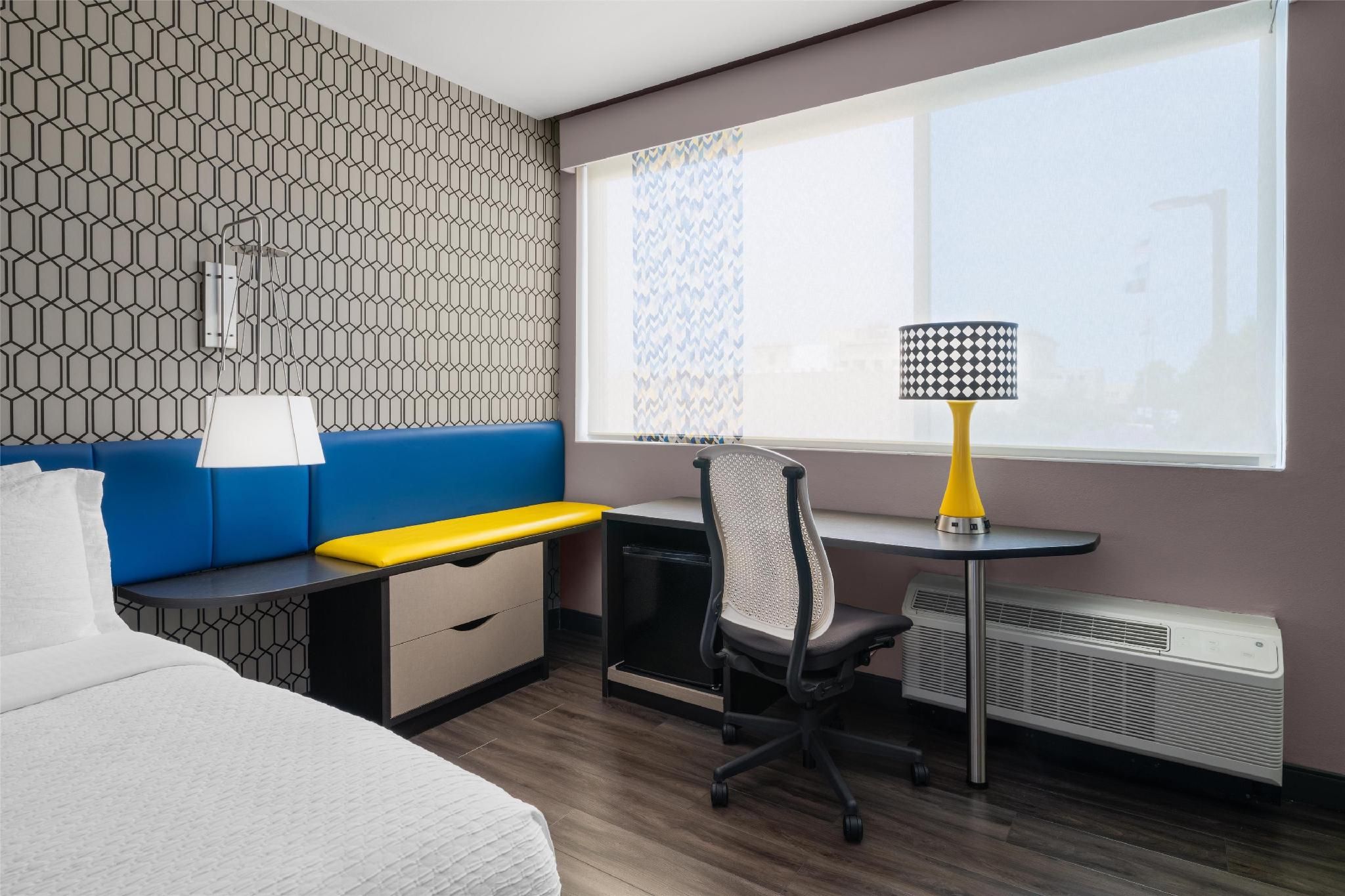 Accessibility - 1 King, Roll-in Shower, Signature Gel Top Mattress, Nonsmoking