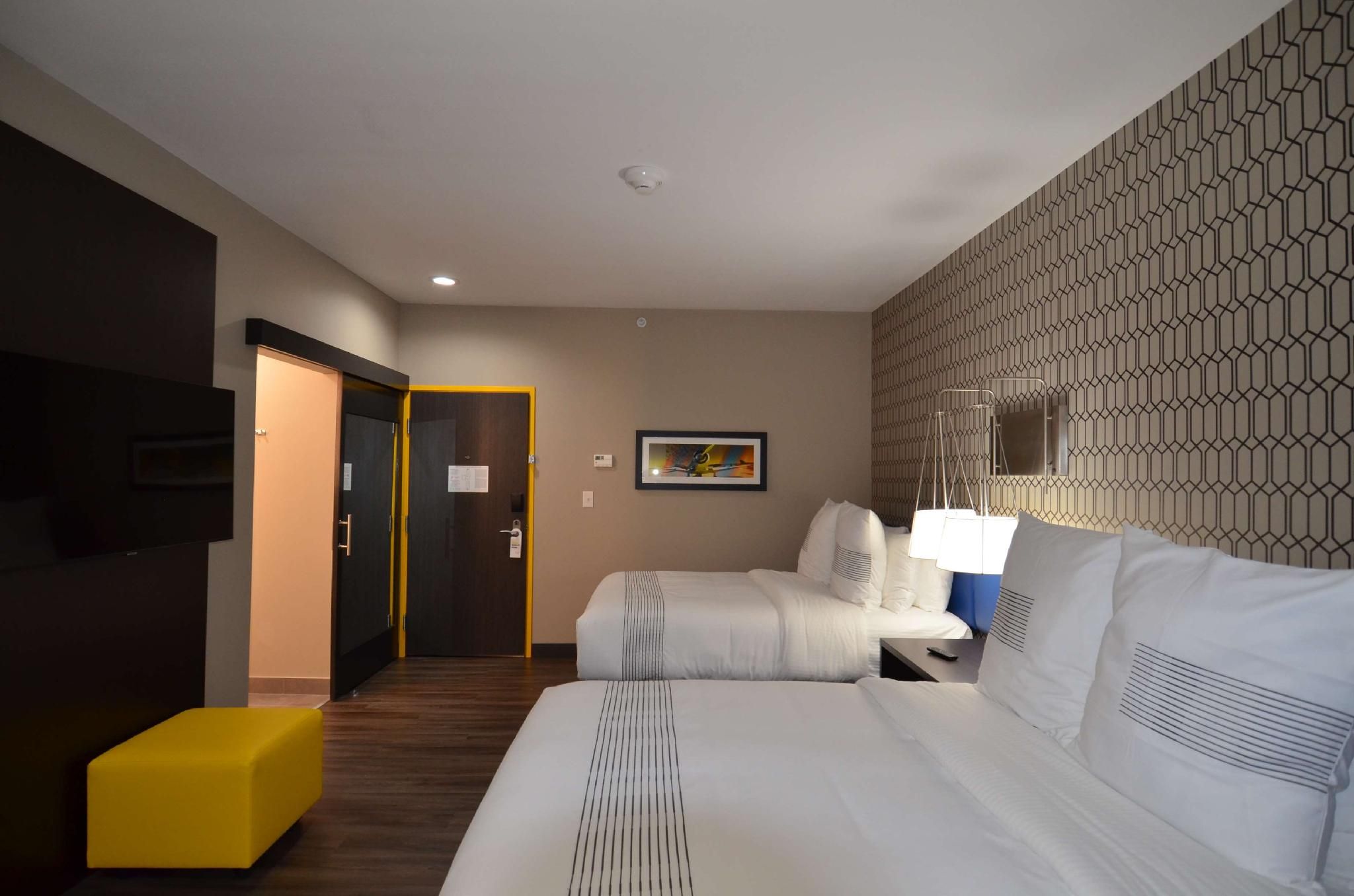 2 Queen Beds, Nonsmoking, Signature Gel Top Mattress