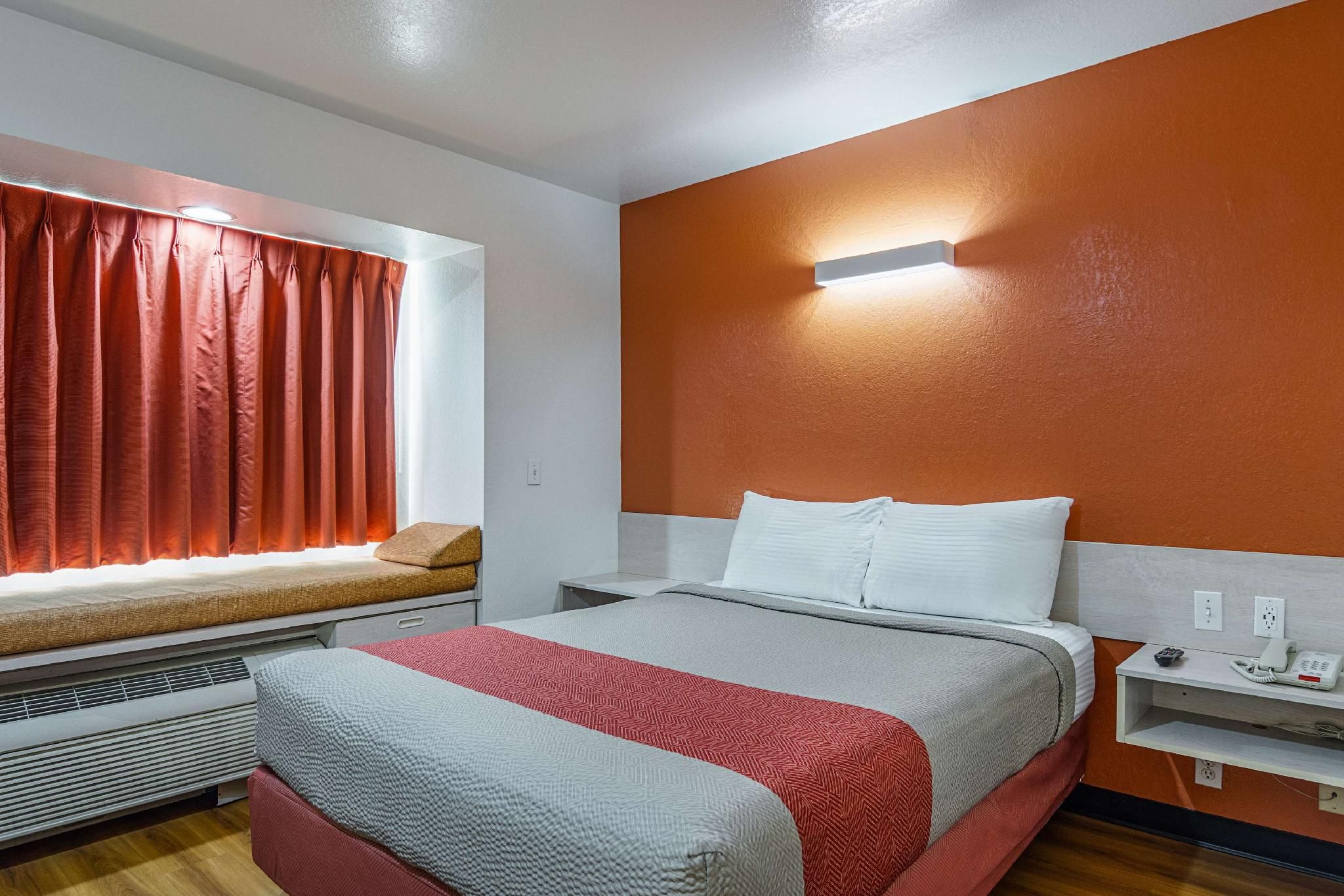 1 Queen Bed | Mobility Accessible Tub Nsmk