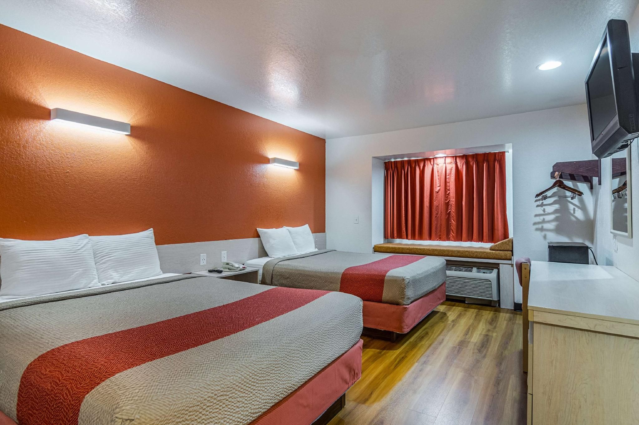 2 Queen Beds | Non-Smoking
