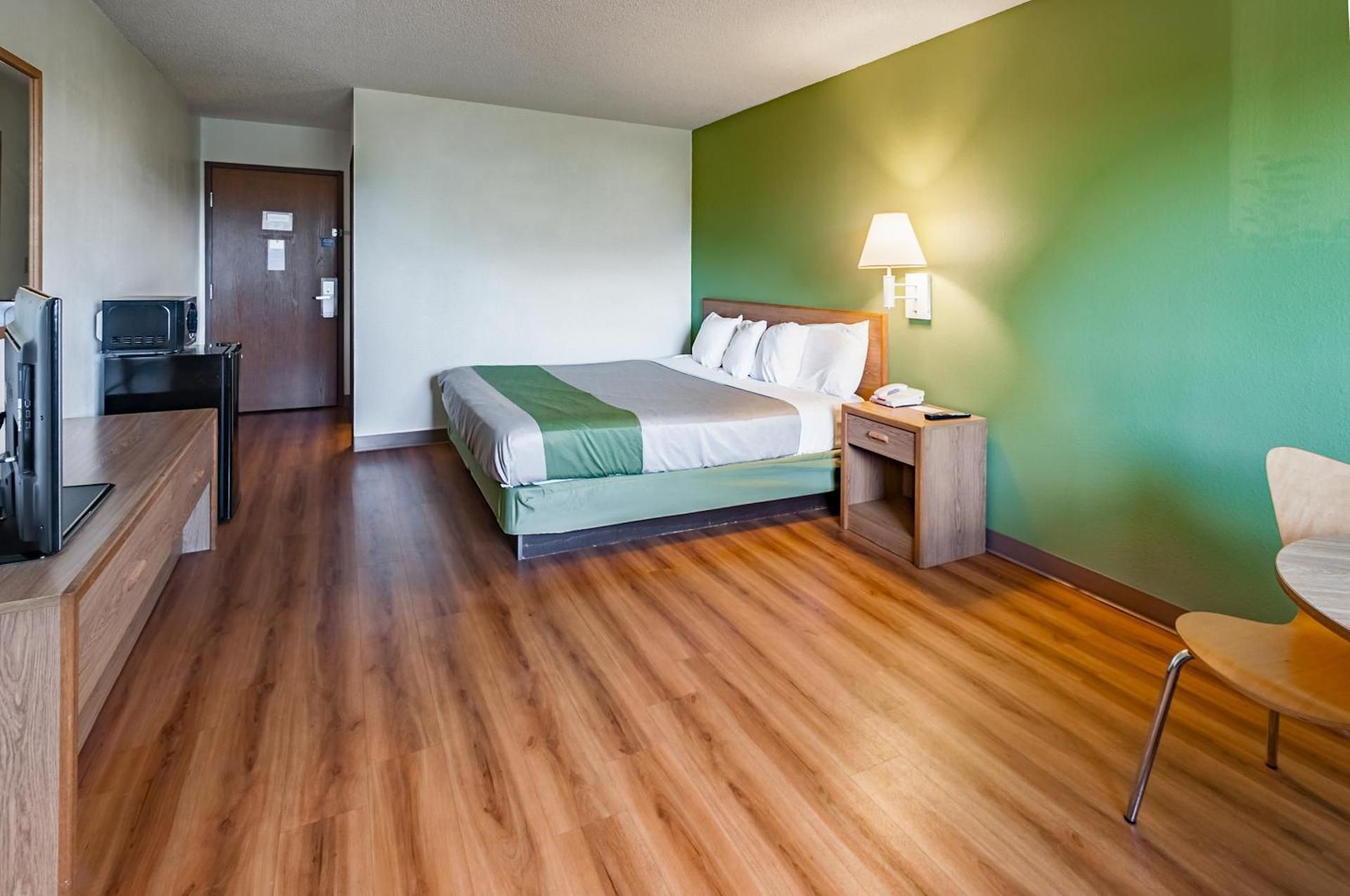 King Room - Disability Access - Non-Smoking