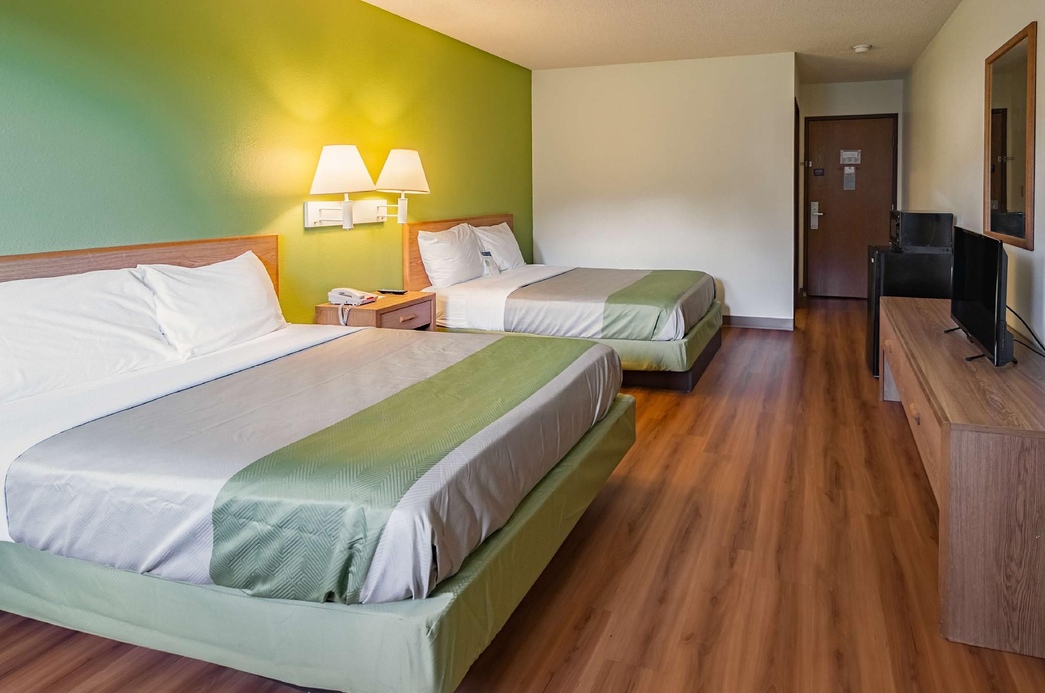 2 Full Beds | Non-Smoking