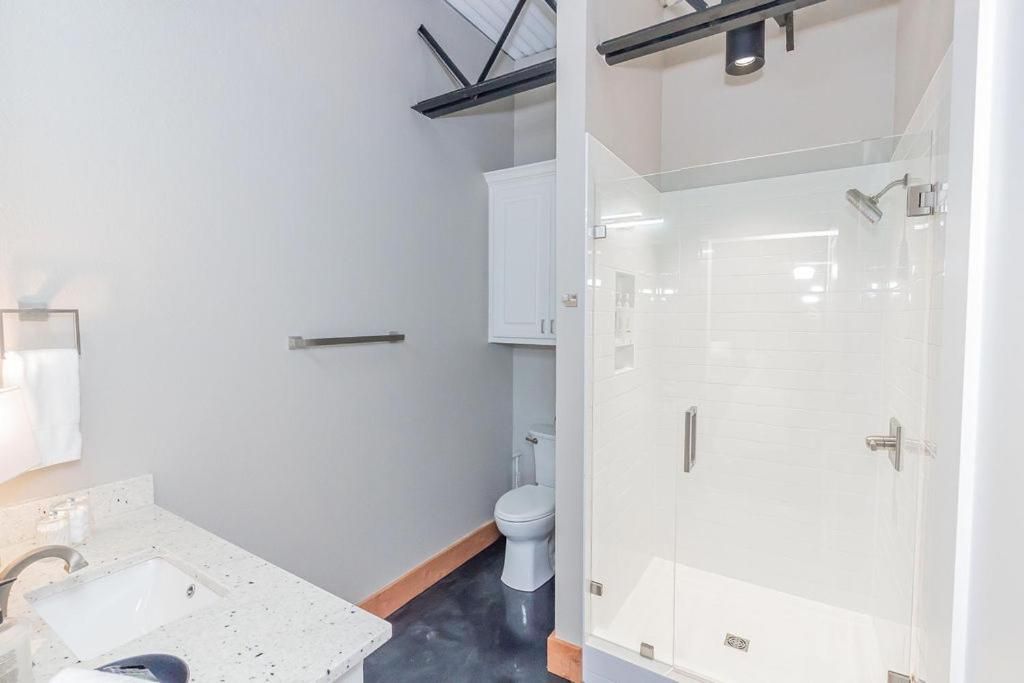 Deluxe Queen Suite