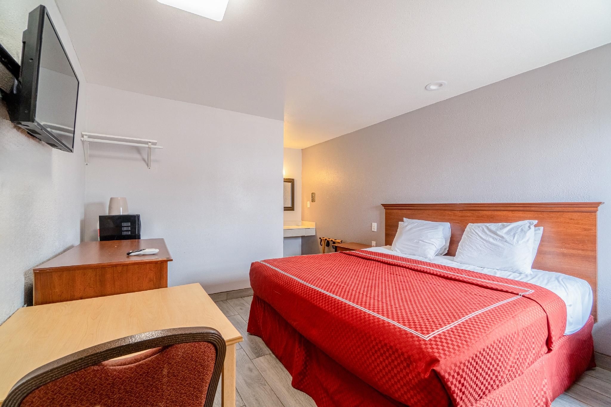 OYO Budget Inn Falfurrias Hwy 281 King Bed Smoking