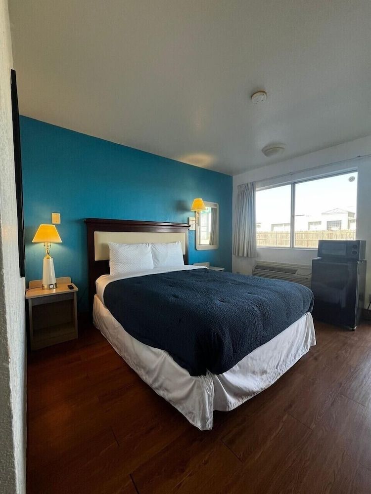 Parkside Inn by PHG - Sweetwater Standard Room, 1 Queen Bed, Non Smoking 5