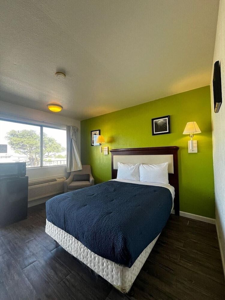 Parkside Inn by PHG - Sweetwater Standard Room, 1 Queen Bed, Non Smoking 6