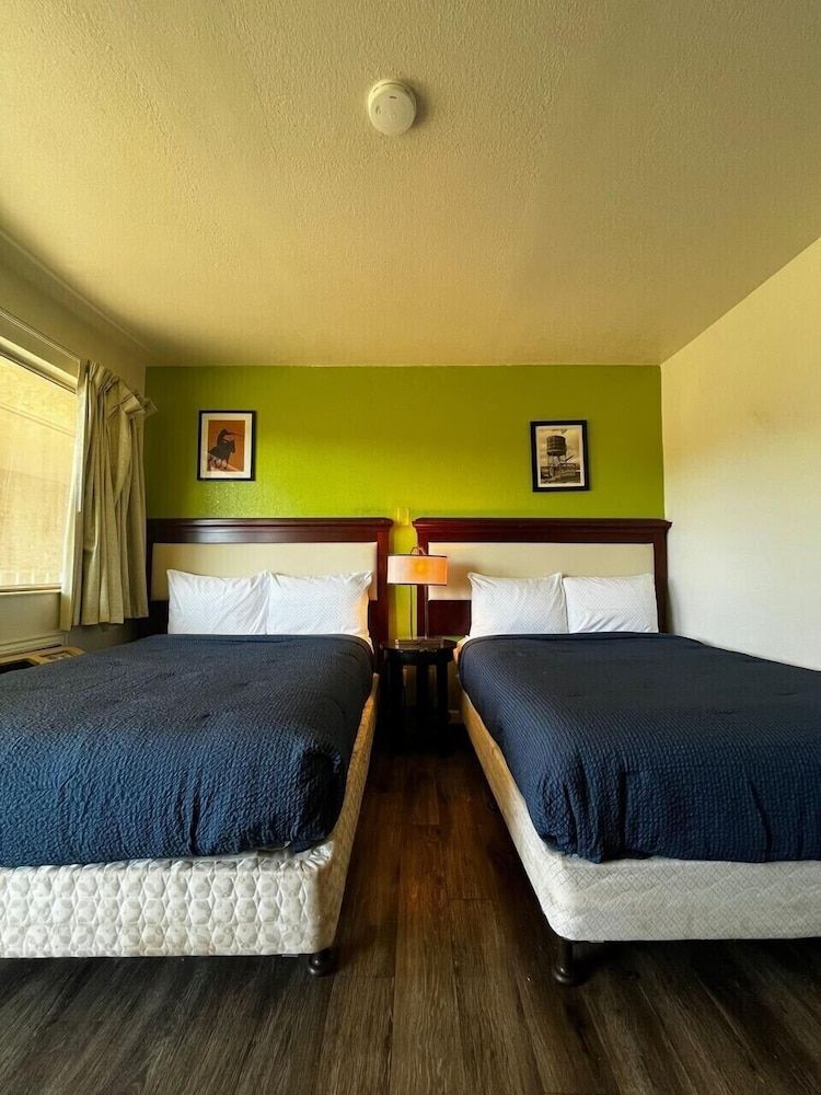 Parkside Inn by PHG - Sweetwater Standard Double Room, Non Smoking 2
