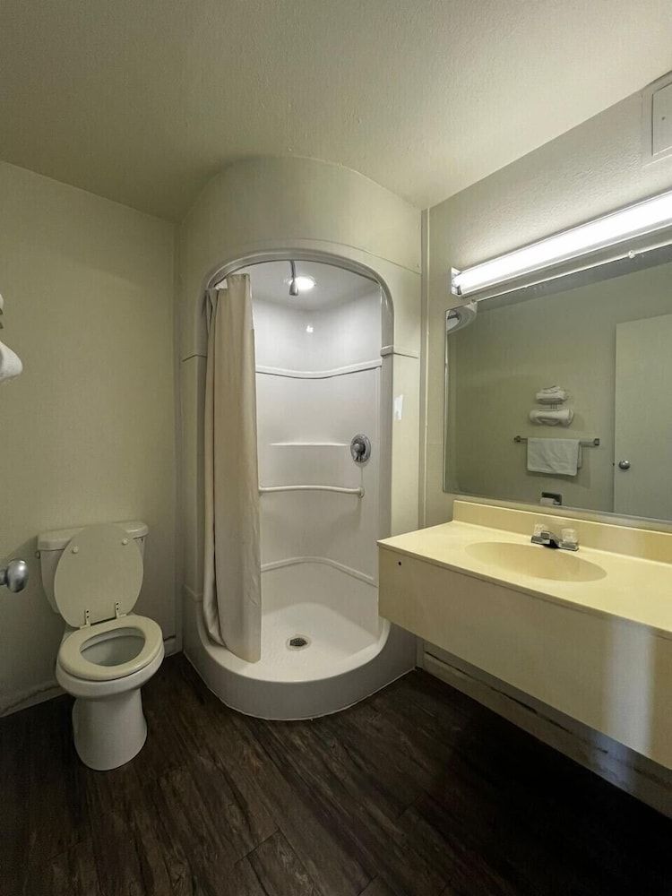 Parkside Inn by PHG - Sweetwater Standard Double Room, Non Smoking 4