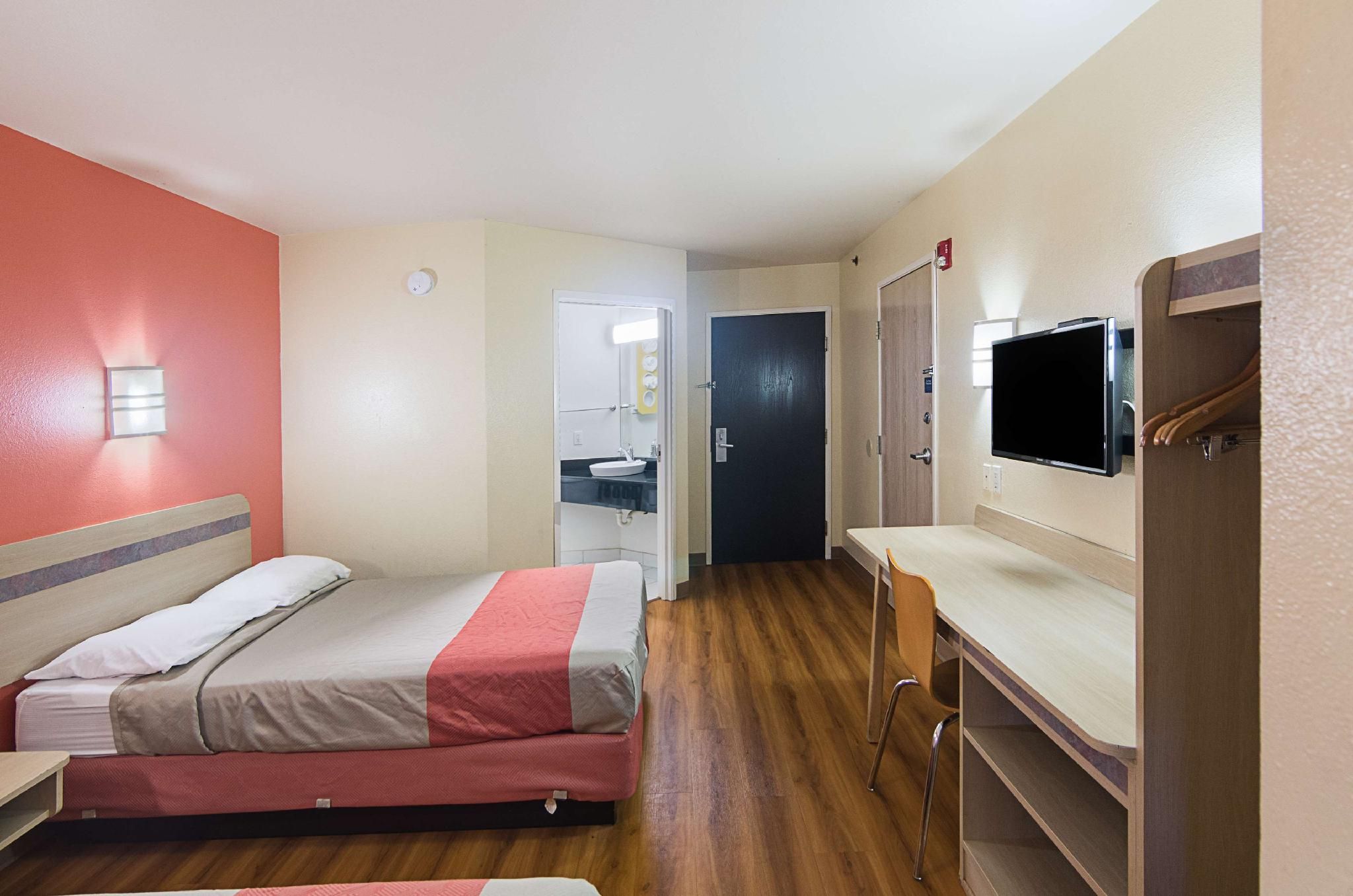 Motel 6 Terrell, TX 2 Full Beds | Non-Smoking