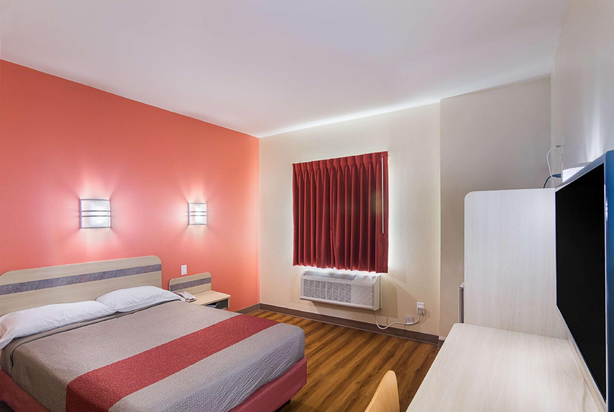 1 Queen Bed | Non-Smoking