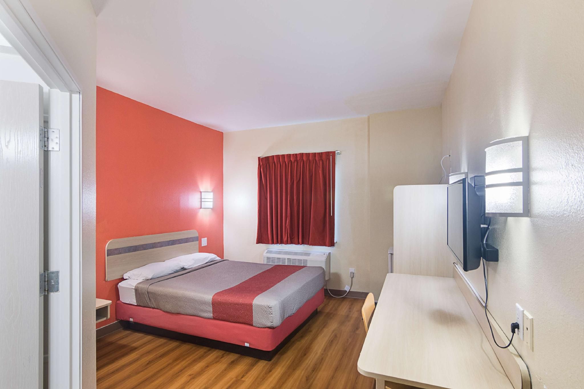 1 Queen Bed | Non-Smoking, Micfridge