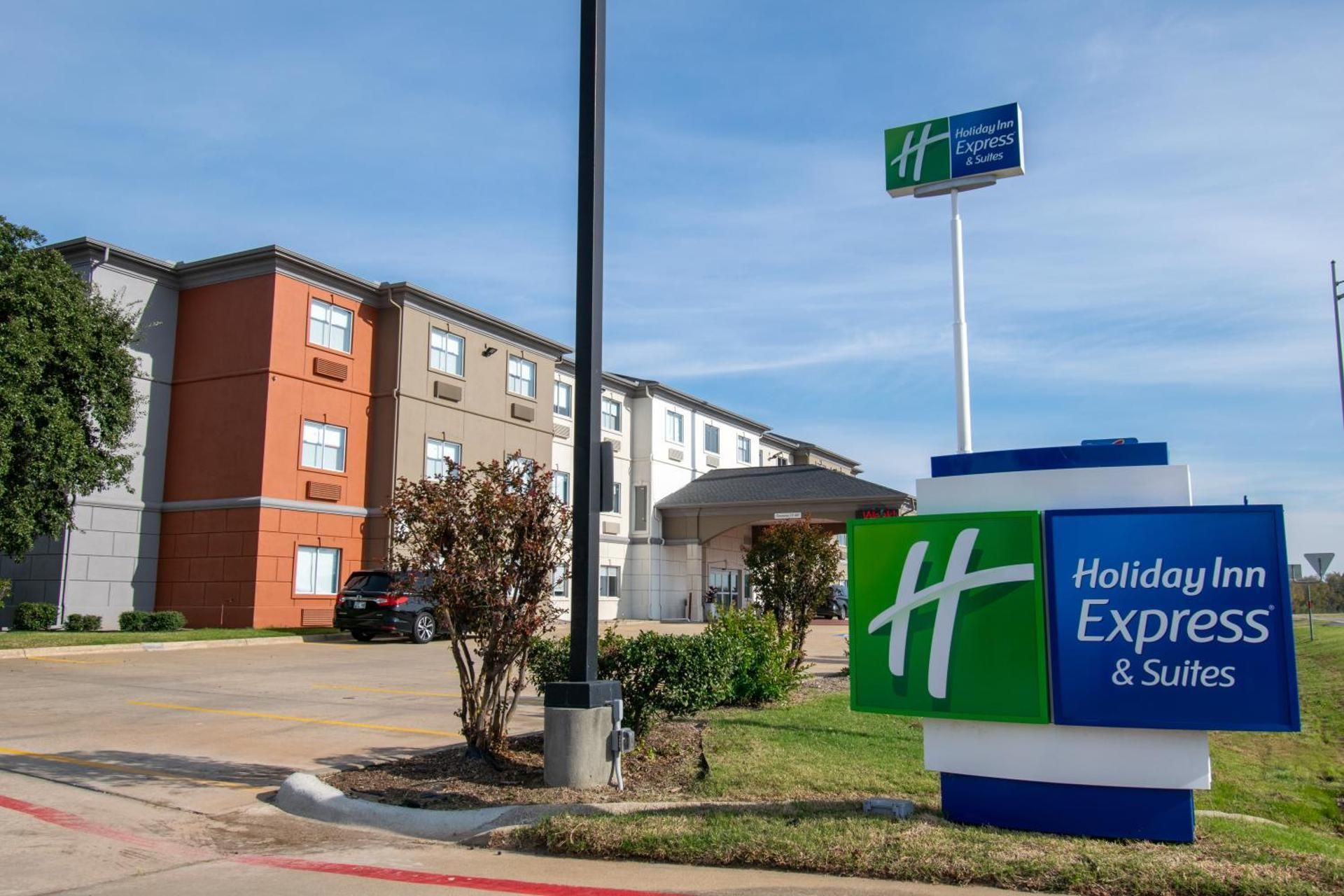 HOLIDAY INN EXPRESS AND SUITES SULPHUR SPRINGS By IHG