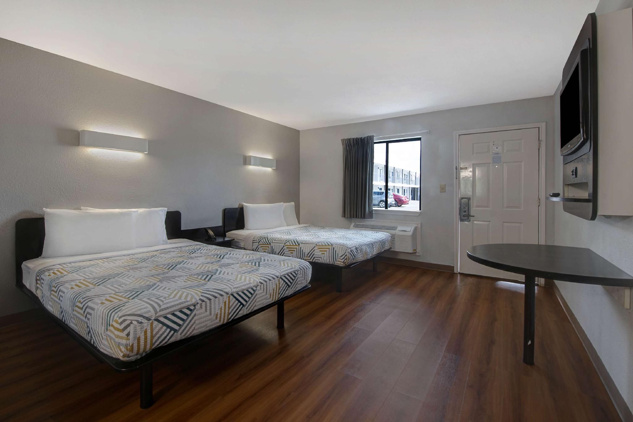 2 Queen Beds | Mobility Accessible Tub Nsmk