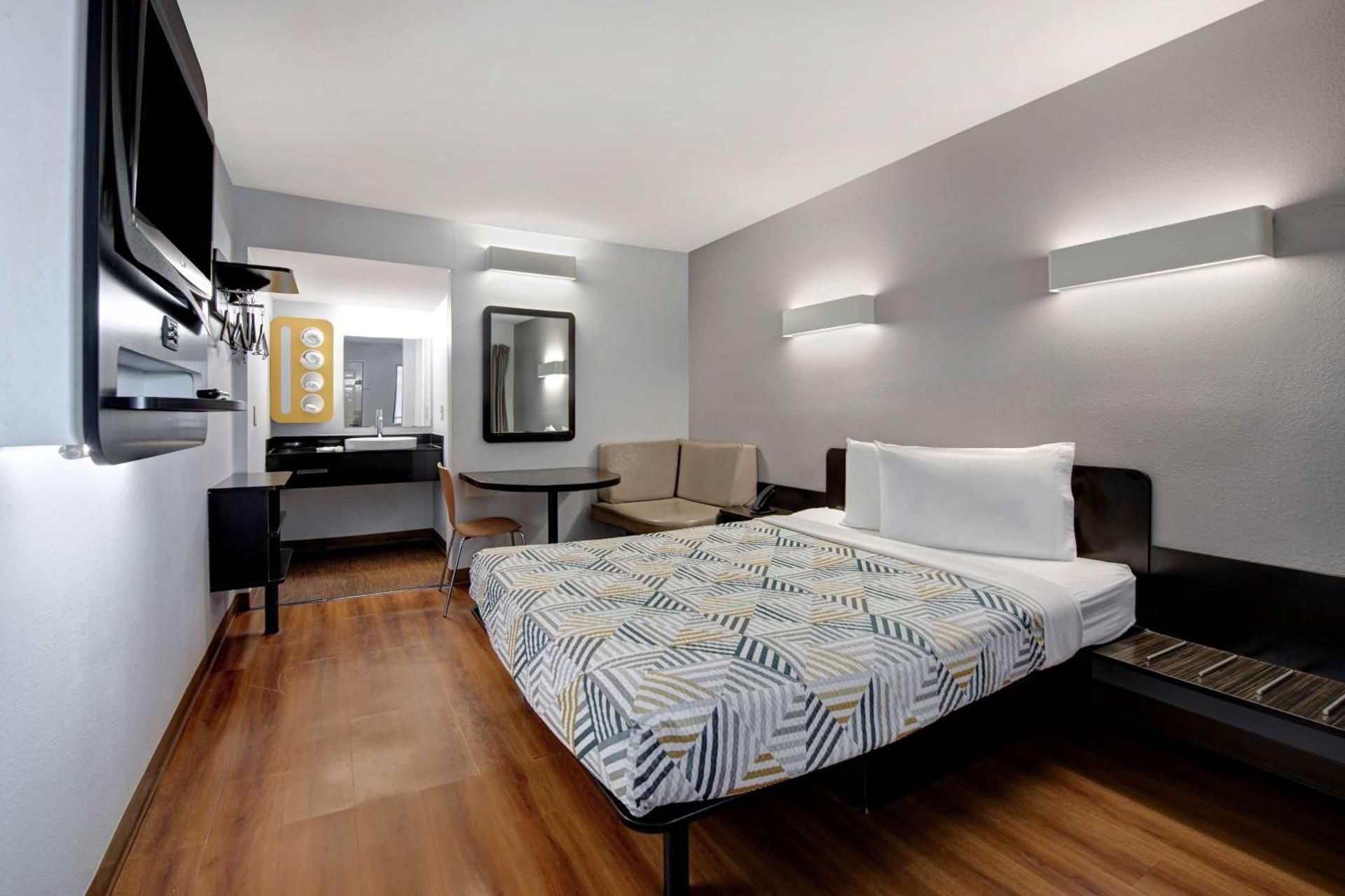 Motel 6 Sulphur Springs, TX King Room - Non-Smoking 2