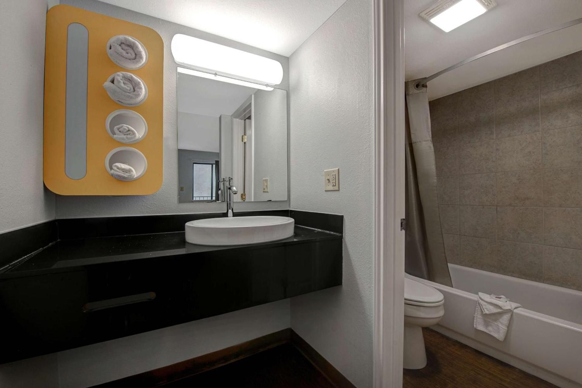 Motel 6 Sulphur Springs, TX Queen Room with Two Queen Beds - Non-Smoking 3