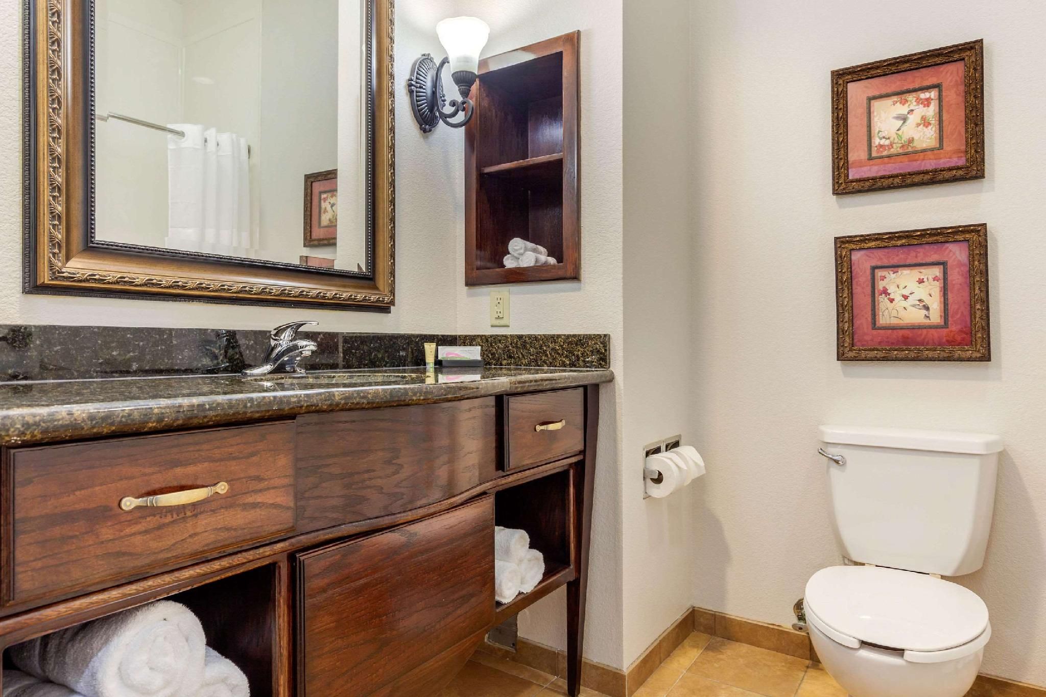 Clarion Pointe Sulphur Springs 1 King Bed, Suite, Nonsmoking 2