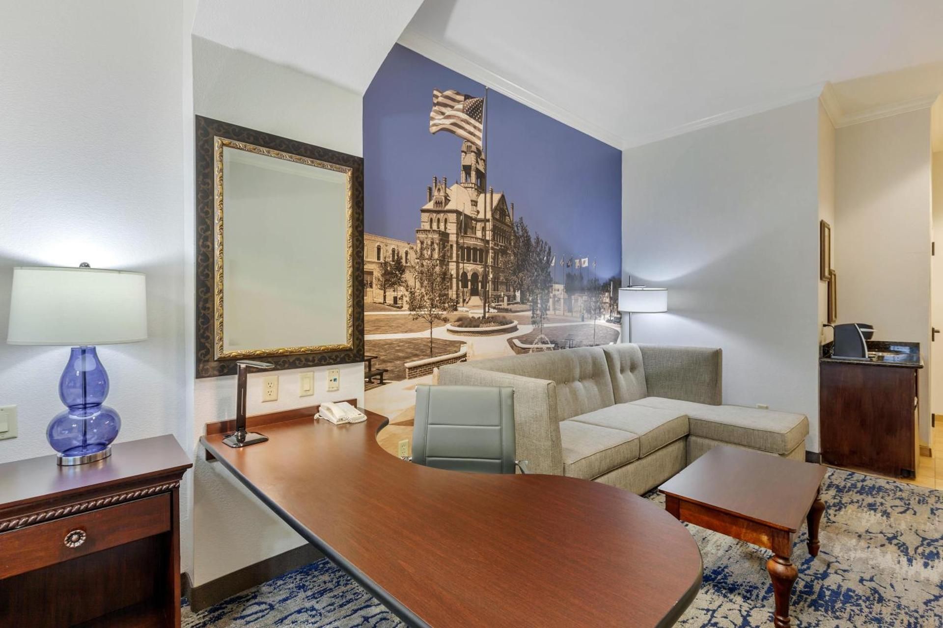 1 King Bed, Suite, Non-Smoking