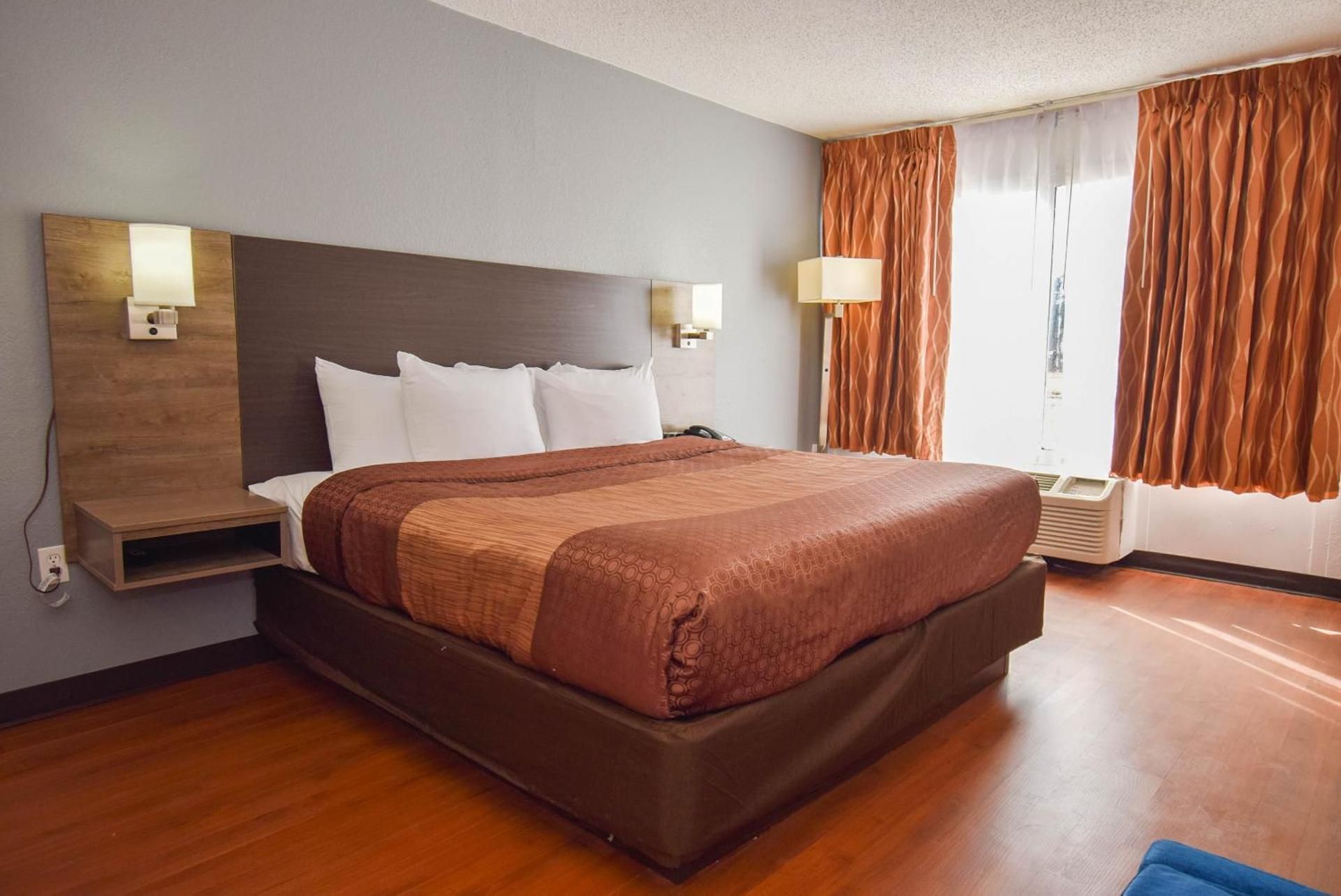 Standard King Room - Non Smoking/Pet Friendly