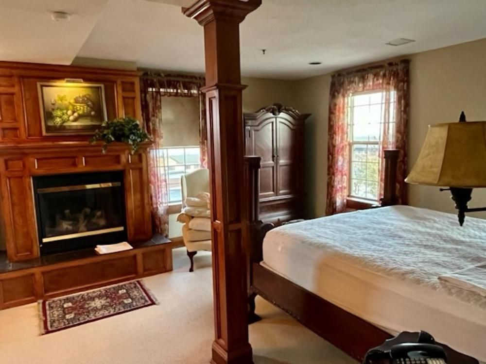 Deluxe Suite with Spa Bath