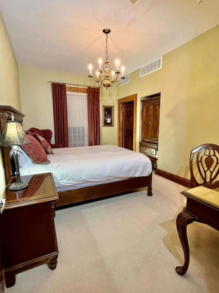Deluxe Queen Room