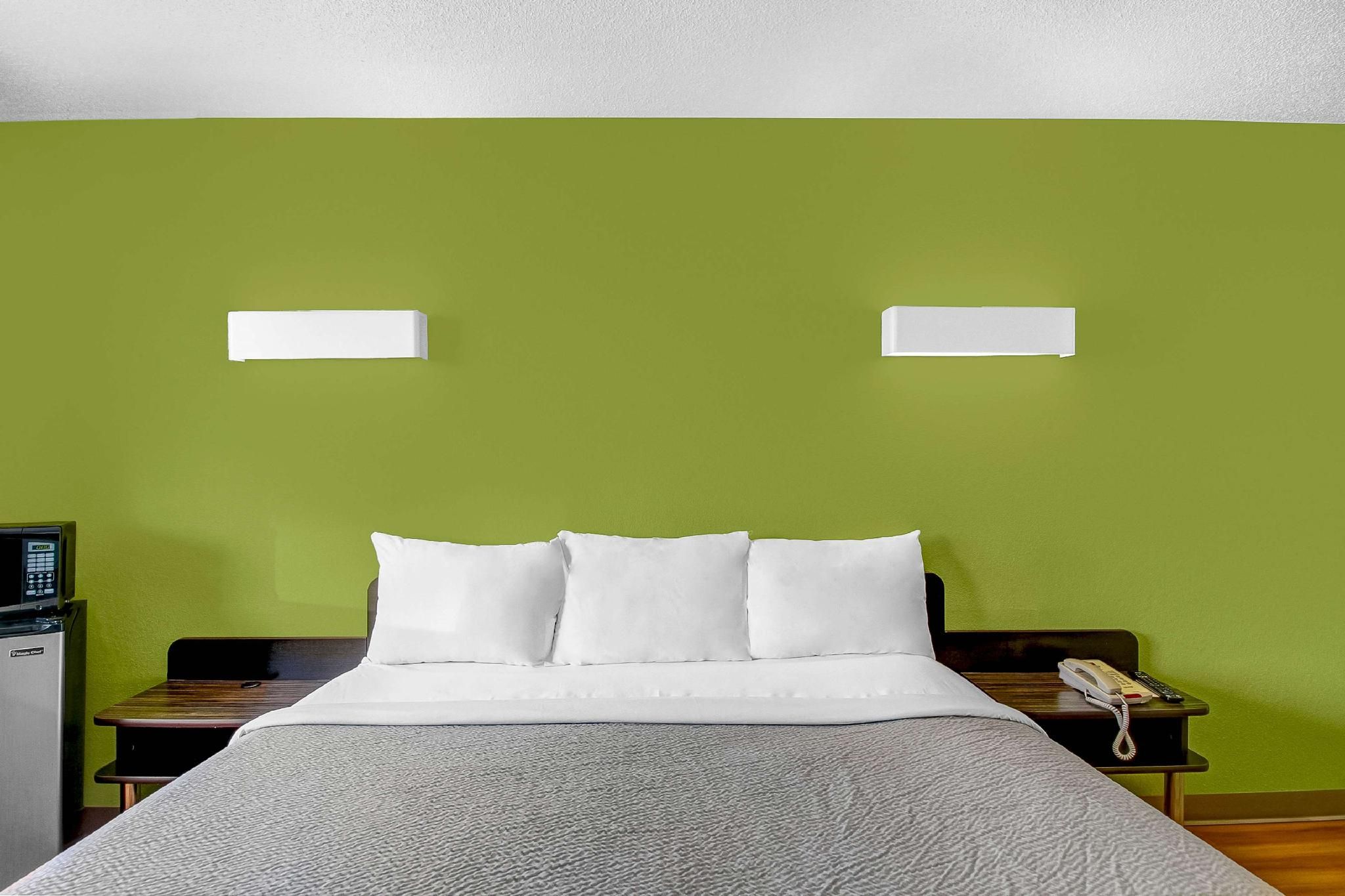1 KING BED | NSMK, HOT TUB, MICFRIDGE