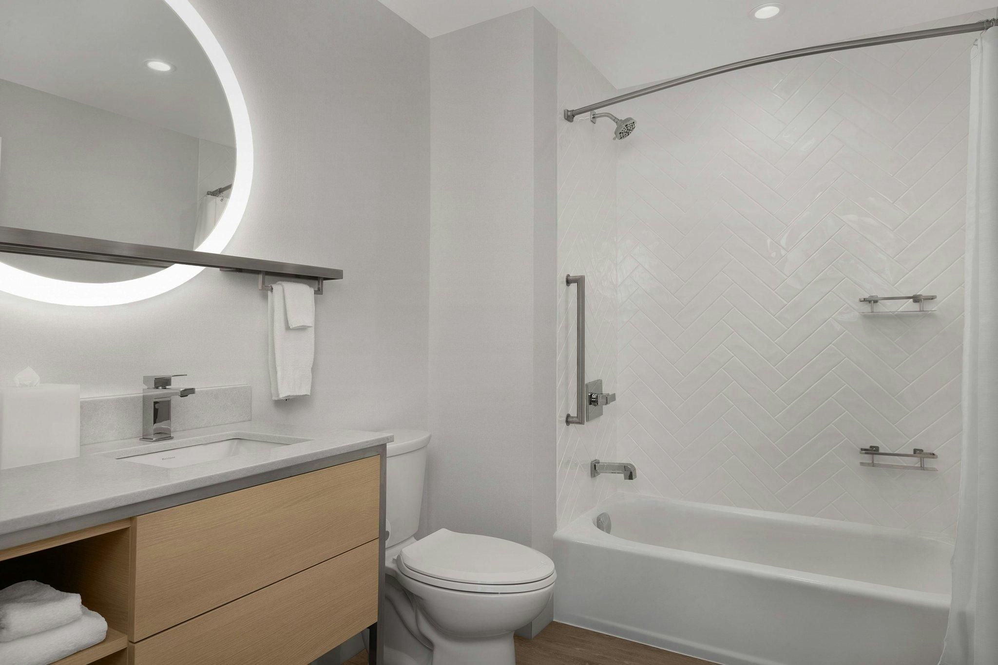 1 Bedroom Suite, 1 King, Sofa bed
