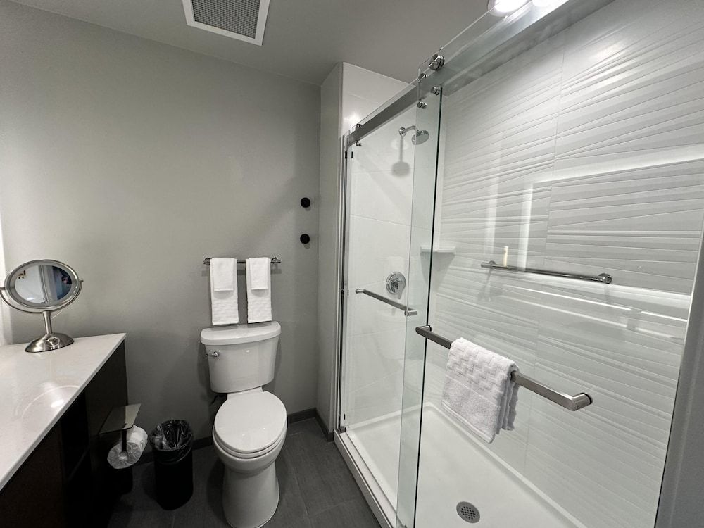 Best Western Plus Rialto Standard Room, 1 King Bed, Non Smoking, Refrigerator & Microwave (with Sofabed) 35