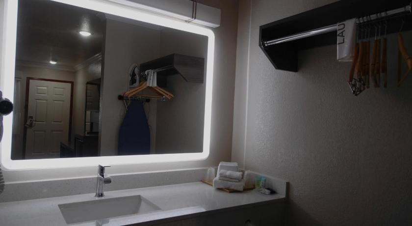 Best Western Plus Rialto 2 Queen Beds 12