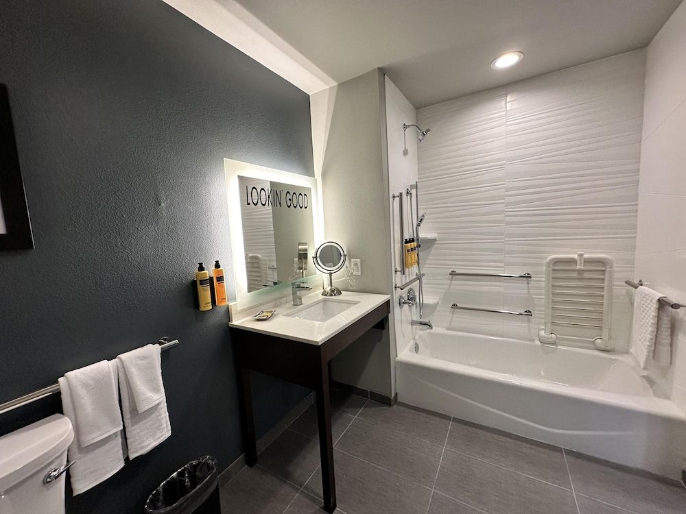 Best Western Plus Rialto Standard Room, 1 King Bed, Non Smoking, Refrigerator & Microwave (with Sofabed) 10