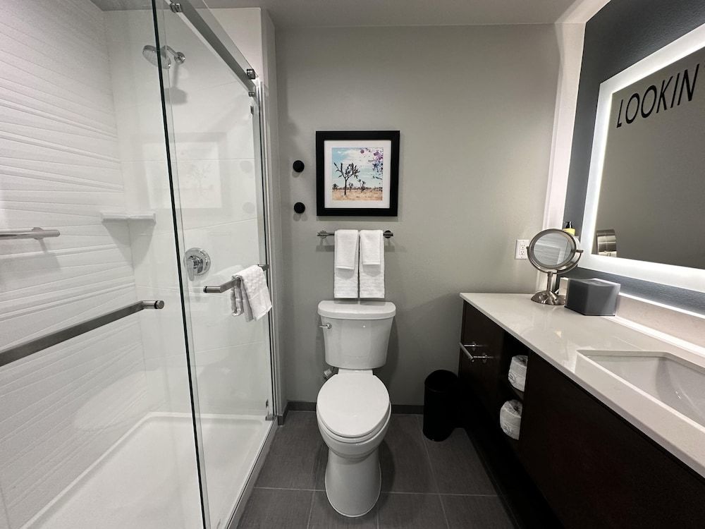 Best Western Plus Rialto Standard Room, 1 King Bed, Non Smoking, Refrigerator & Microwave (with Sofabed) 37