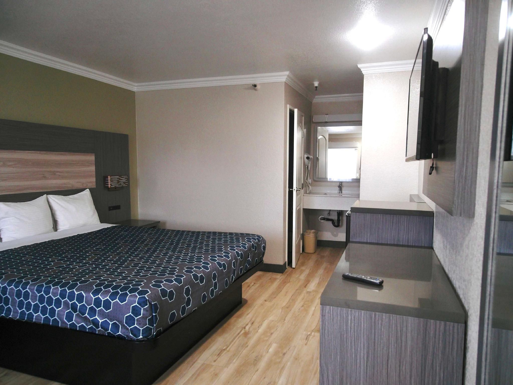 Standard with 1 King Bed