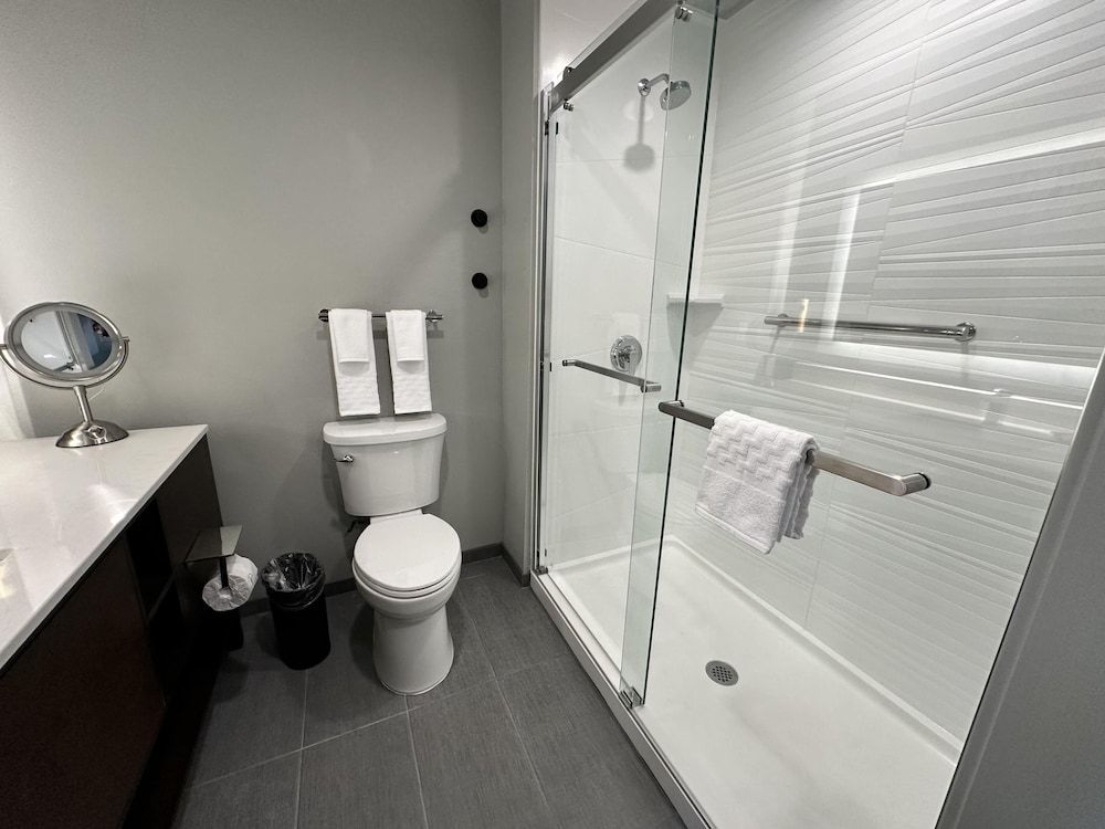 Best Western Plus Rialto Standard Room, 1 King Bed, Non Smoking, Refrigerator & Microwave (with Sofabed) 32