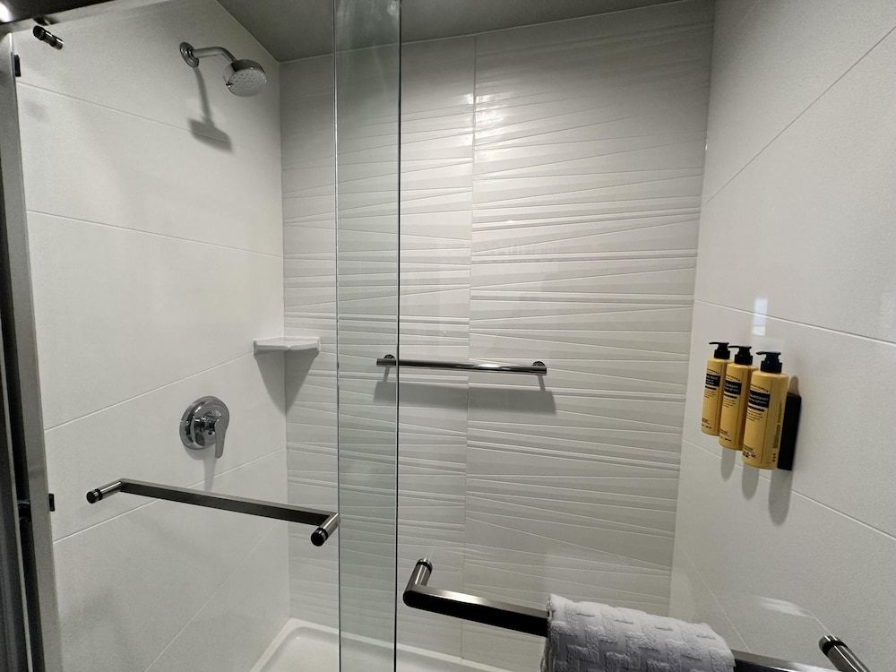 Best Western Plus Rialto Standard Room, 1 King Bed, Non Smoking, Refrigerator & Microwave (with Sofabed) 26