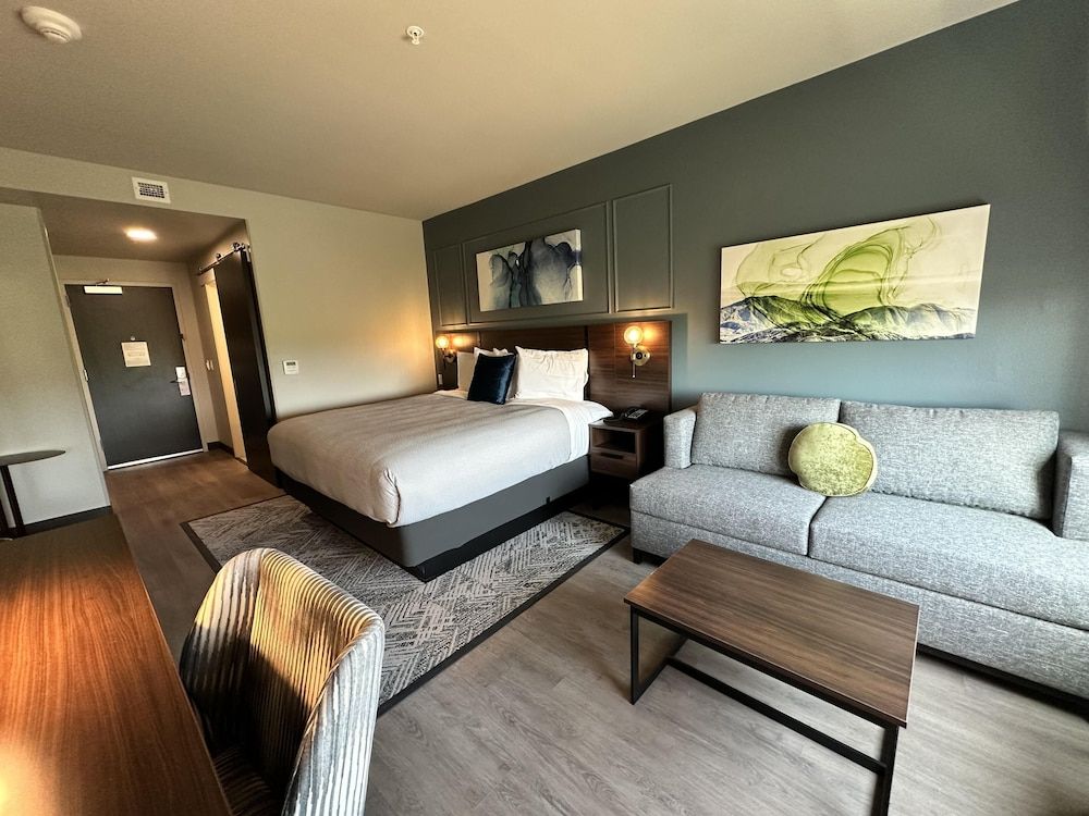 Best Western Plus Rialto Standard Room, 1 King Bed, Non Smoking, Refrigerator & Microwave (with Sofabed)