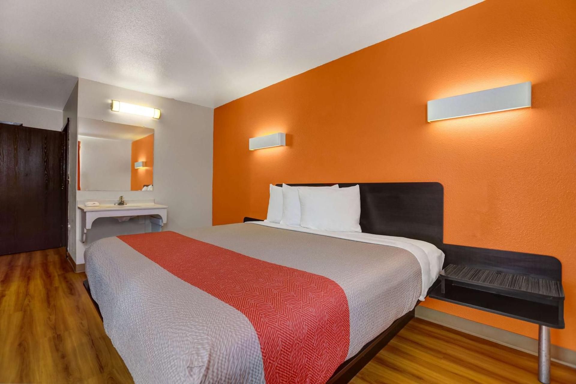King Room - Disability Access - Non-Smoking