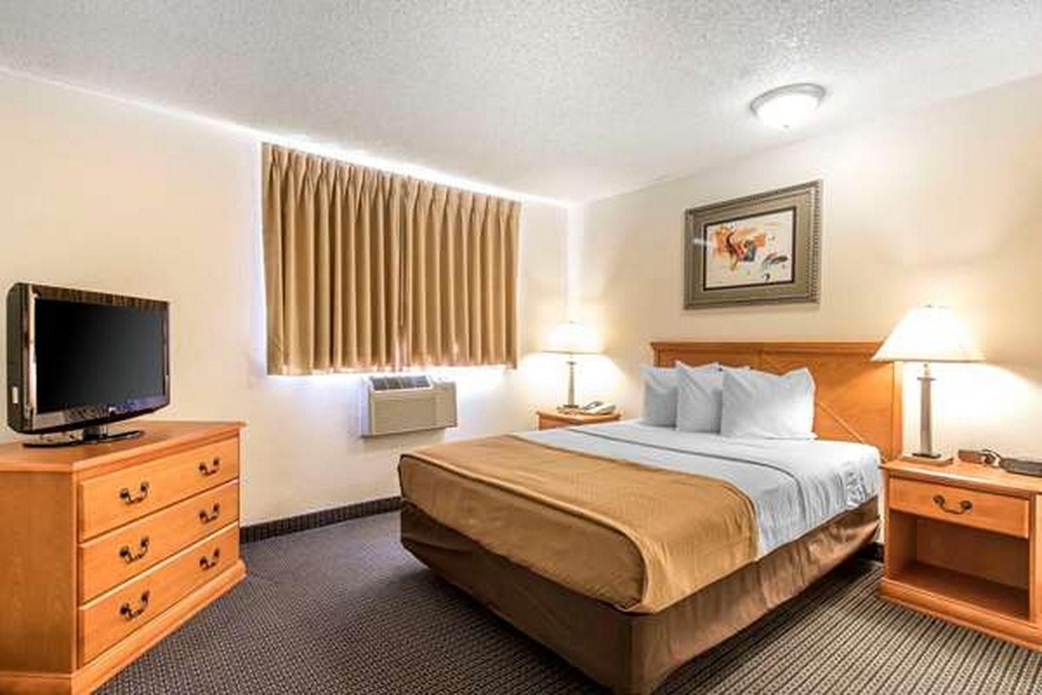 Non Smoking 1 Queen Bed