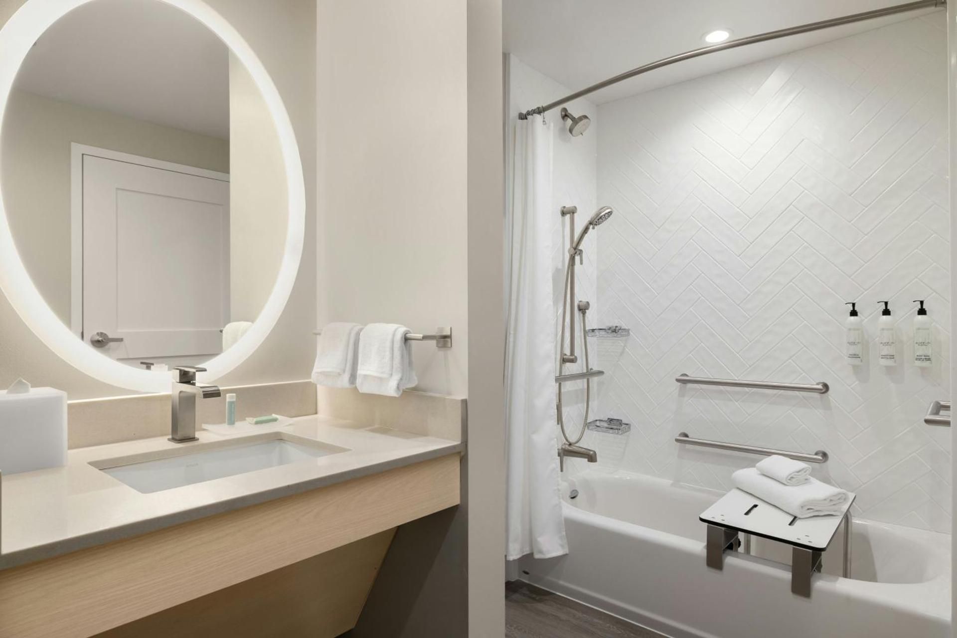 TownePlace Suites by Marriott Williston King Studio Suite with Sofa Bed and Adapted Tub - Mobility Accessible 2