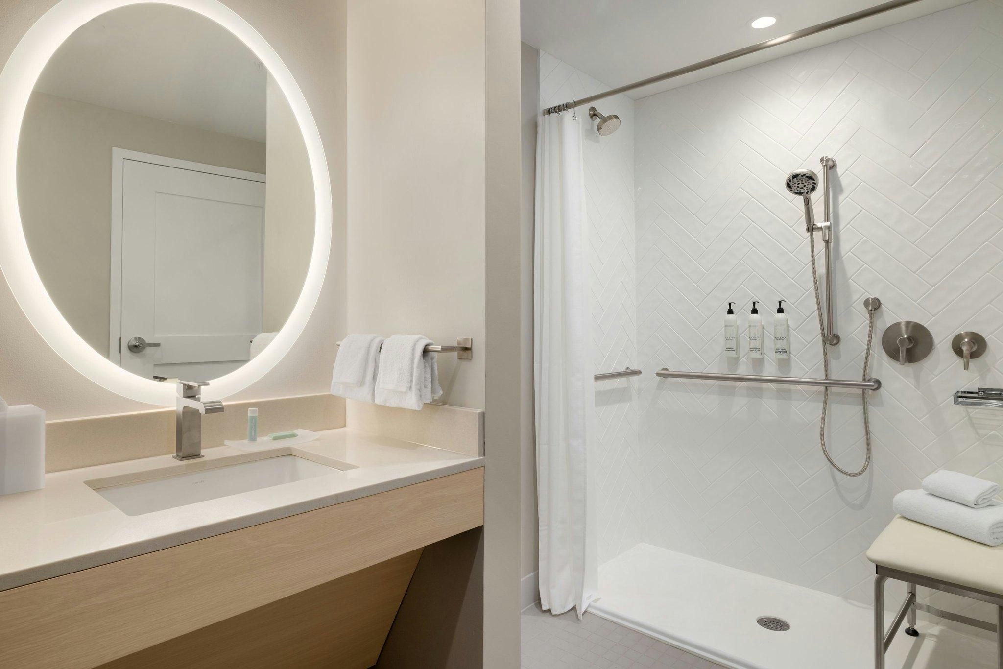 Studio King Suite, Studio Suite, 1 King, Sofa Bed